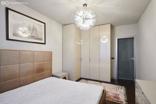 m. Barrikadnaya: Apartment, 3-rooms