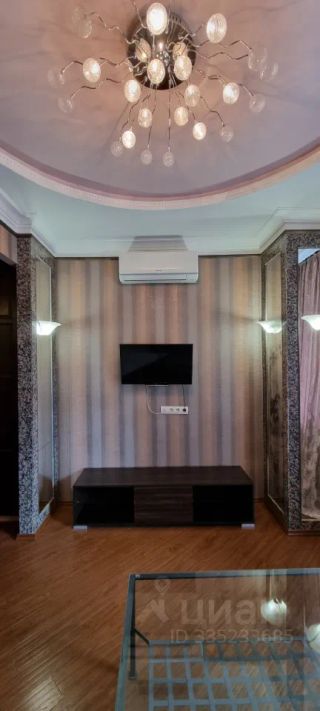 m. Kropotkinskaya: Apartment, 1-rooms