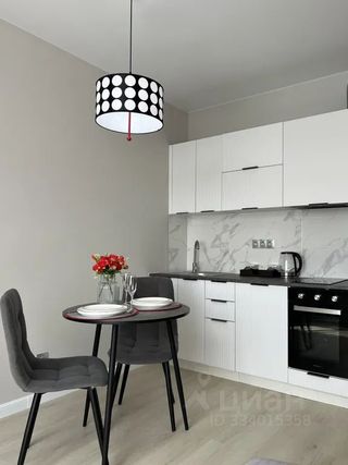 m. Lukhmanovskaya: Apartment, studio