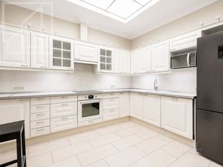 m. Arbatskaya: Apartment, 5-rooms