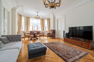 m. Kropotkinskaya: Apartment, 4-rooms