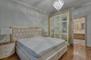 m. Molodezhnaya: Apartment, 3-rooms