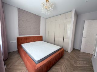 m. ZIL: Apartment, 2-rooms