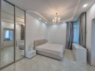 m. Teatralnaya: Apartment, 2-rooms