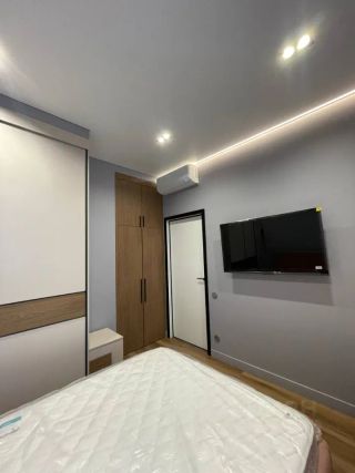 m. ZIL: Apartment, 2-rooms
