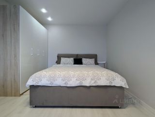 m. ZIL: Apartment, 1-rooms
