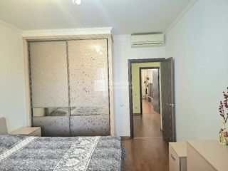 m. Ploschad Gagarina: Apartment, 2-rooms