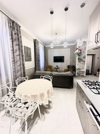 m. Kievskaya: Apartment, 3-rooms