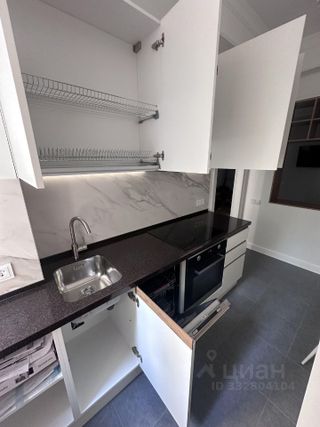 m. Kropotkinskaya: Apartment, 3-rooms