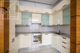 m. Kropotkinskaya: Apartment, 4-rooms