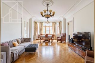 m. Kropotkinskaya: Apartment, 4-rooms