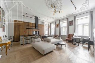 m. Kropotkinskaya: Apartment, 5-rooms