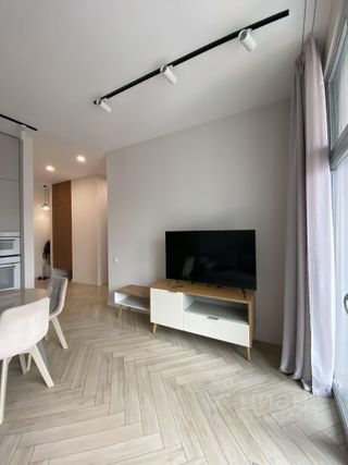 m. ZIL: Apartment, 2-rooms