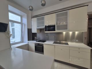 m. Teatralnaya: Apartment, 2-rooms