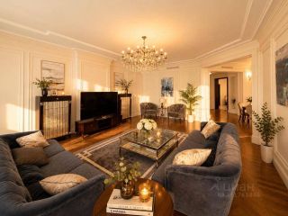 m. Kropotkinskaya: Apartment, 4-rooms