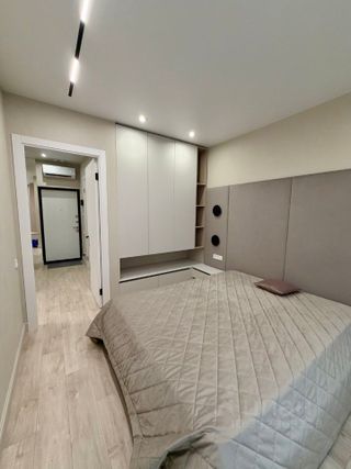 m. ZIL: Apartment, 1-rooms