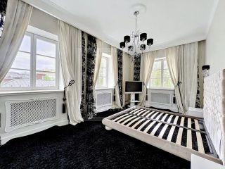 m. Kropotkinskaya: Apartment, 4-rooms