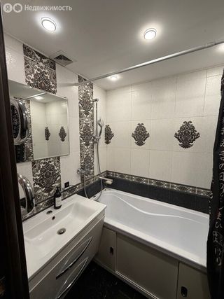 m. Ulitsa Dmitrievskogo: Apartment, 3-rooms