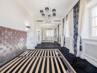m. Kropotkinskaya: Apartment, 4-rooms