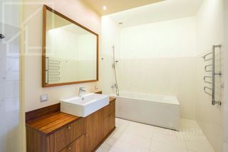 m. Kropotkinskaya: Apartment, 4-rooms
