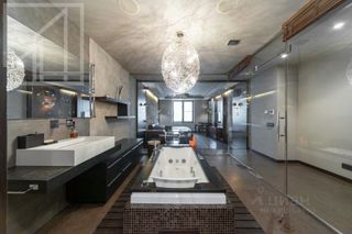 m. Kropotkinskaya: Apartment, 4-rooms