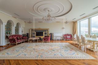 m. Oktyabrskaya: Apartment, 6-rooms