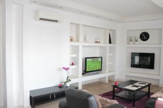 m. Oktyabrskaya: Apartment, 3-rooms