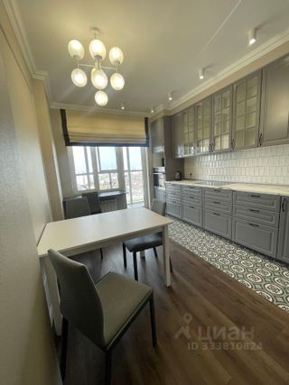 m. Lukhmanovskaya: Apartment, 3-rooms