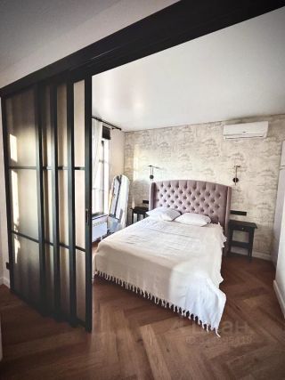 m. ZIL: Apartment, 2-rooms
