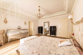 m. Kropotkinskaya: Apartment, 4-rooms