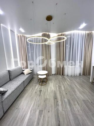 m. ZIL: Apartment, 2-rooms