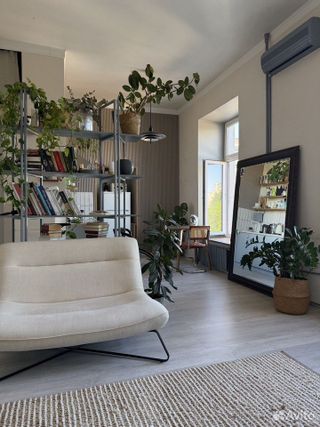 m. Kropotkinskaya: Apartment, studio