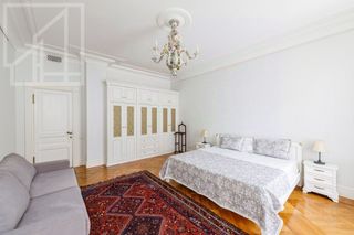 m. Kropotkinskaya: Apartment, 4-rooms