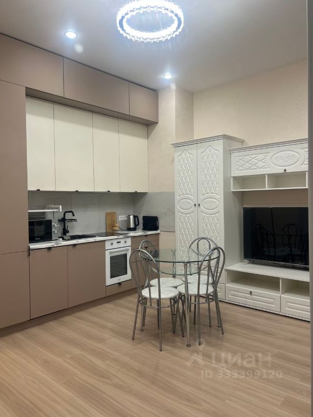 m. ZIL: Apartment, 2-rooms