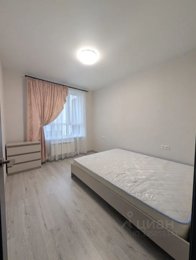 m. Lukhmanovskaya: Apartment, 1-rooms