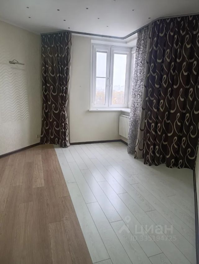 m. Lukhmanovskaya: Apartment, 3-rooms