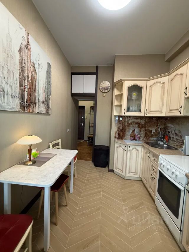 m. Kropotkinskaya: Apartment, 1-rooms
