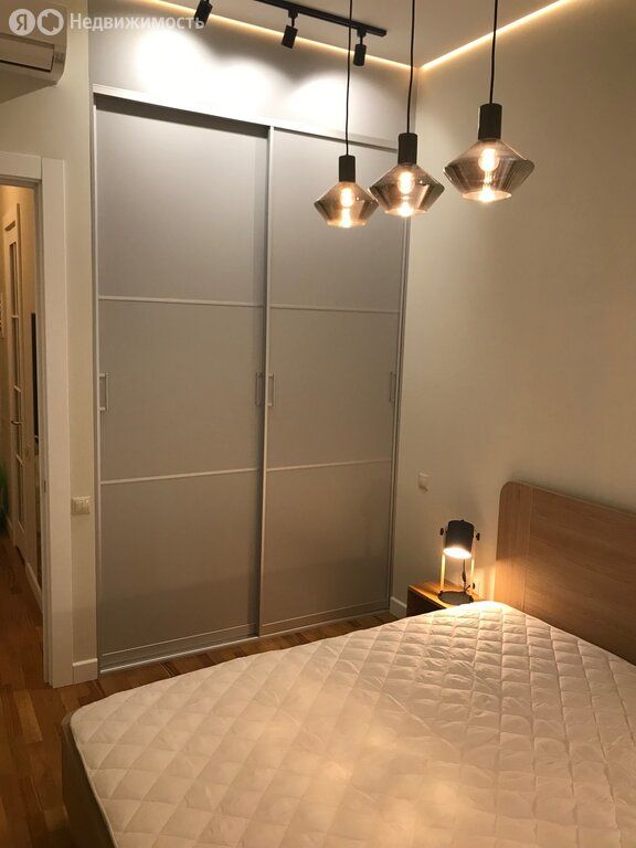 m. ZIL: Apartment, 1-rooms