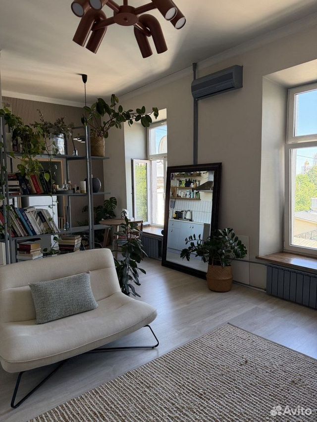 m. Kropotkinskaya: Apartment, studio