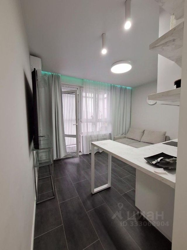 m. Lukhmanovskaya: Apartment, studio
