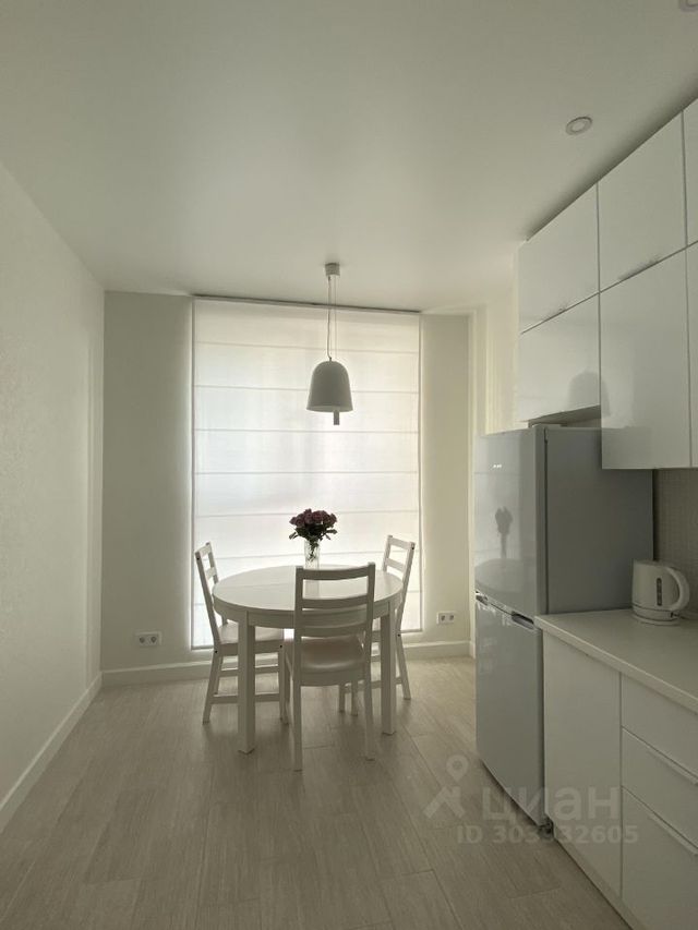 m. Lukhmanovskaya: Apartment, 1-rooms