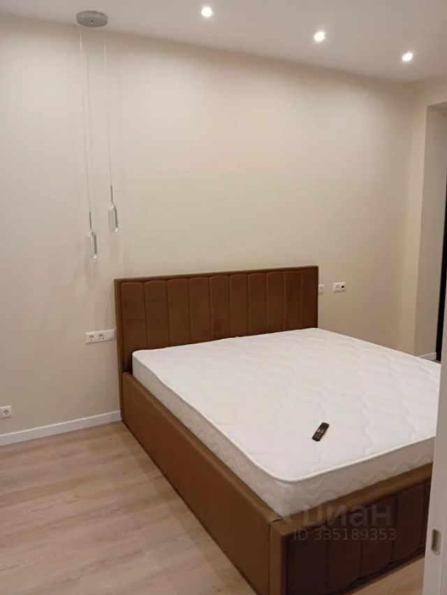 m. Dubrovka: Apartment, 2-rooms