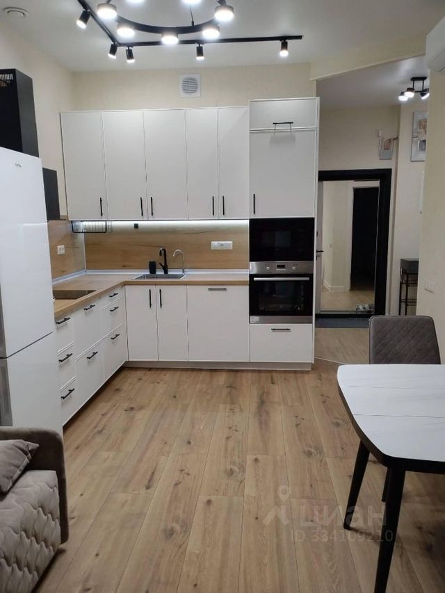 m. ZIL: Apartment, 1-rooms