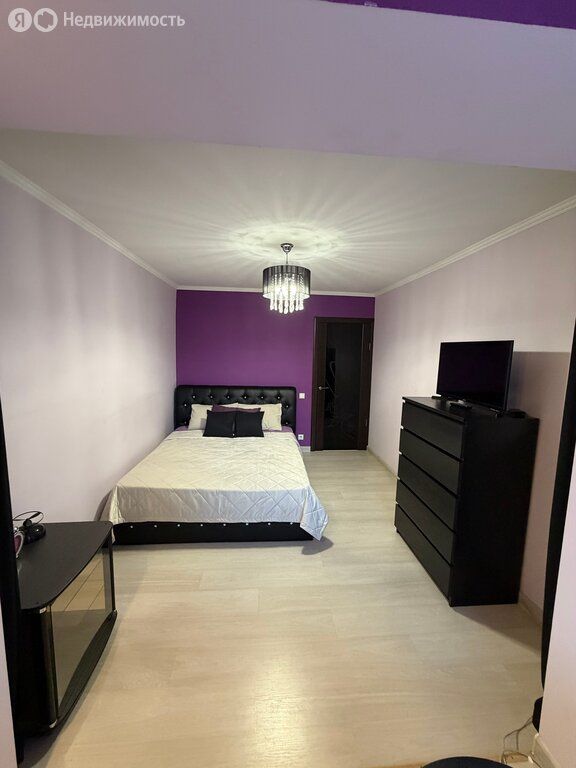 m. Ulitsa Dmitrievskogo: Apartment, 3-rooms