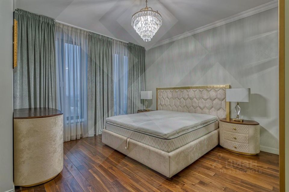 m. Molodezhnaya: Apartment, 3-rooms