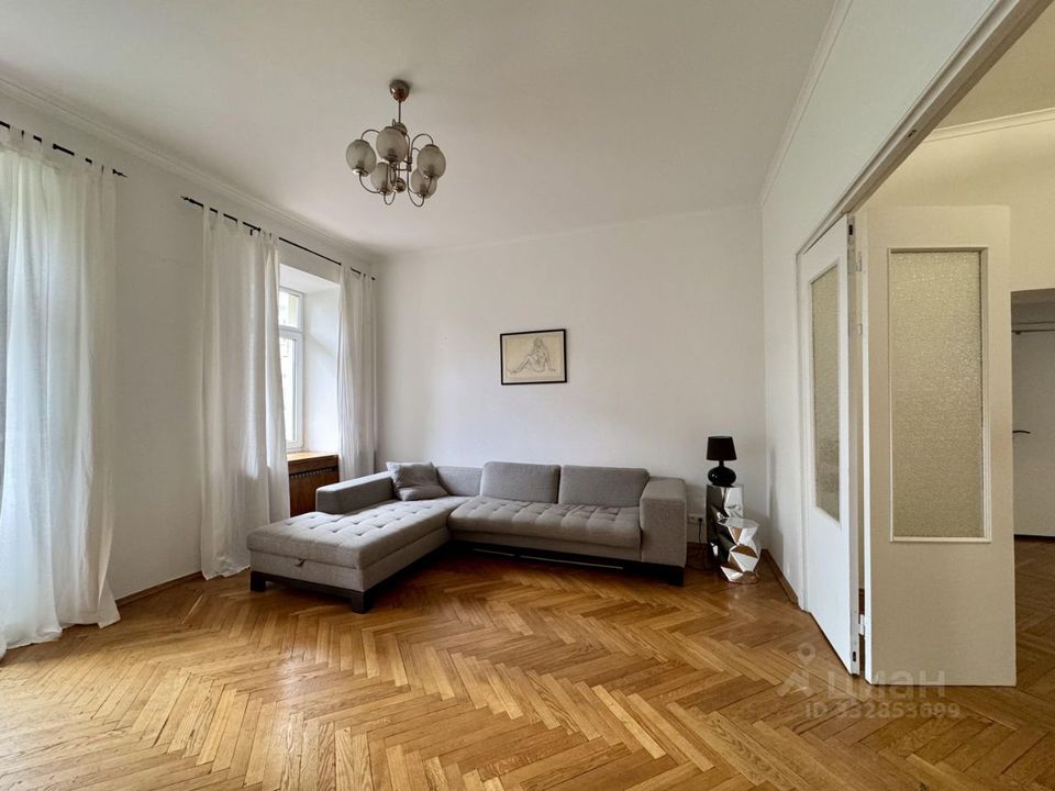 m. Barrikadnaya: Apartment, 3-rooms