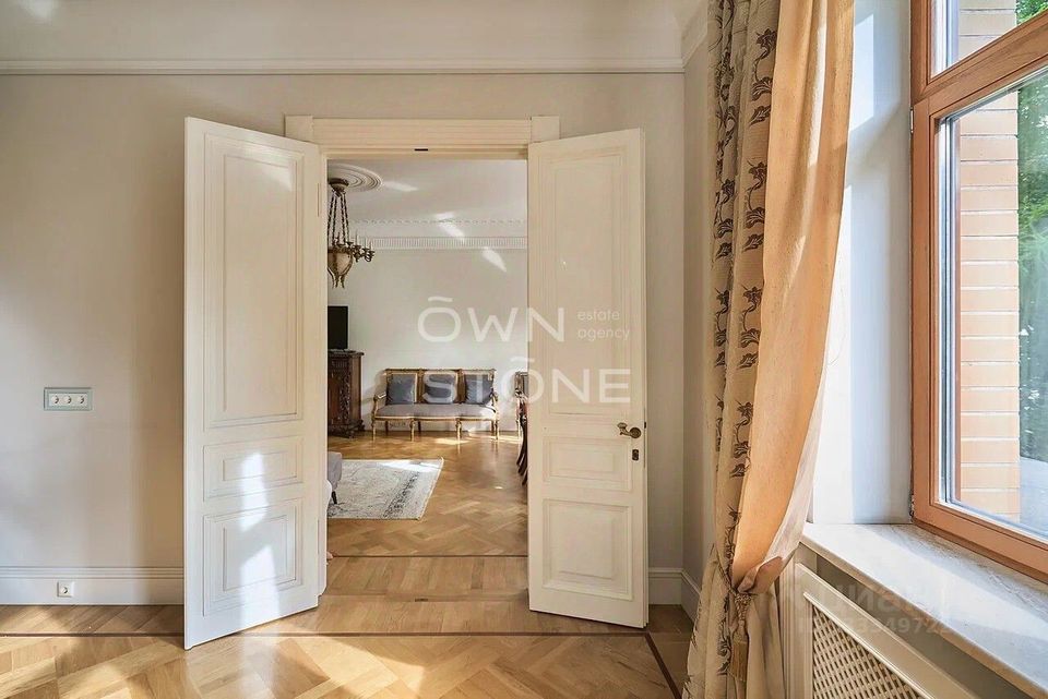 m. Kropotkinskaya: Apartment, 4-rooms