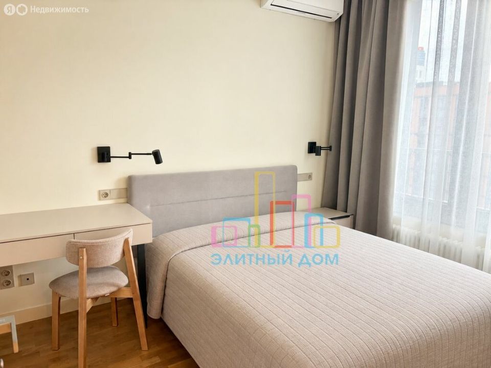 m. ZIL: Apartment, 2-rooms
