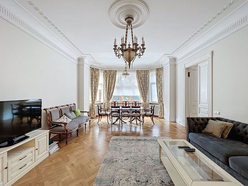 m. Kropotkinskaya: Apartment, 4-rooms