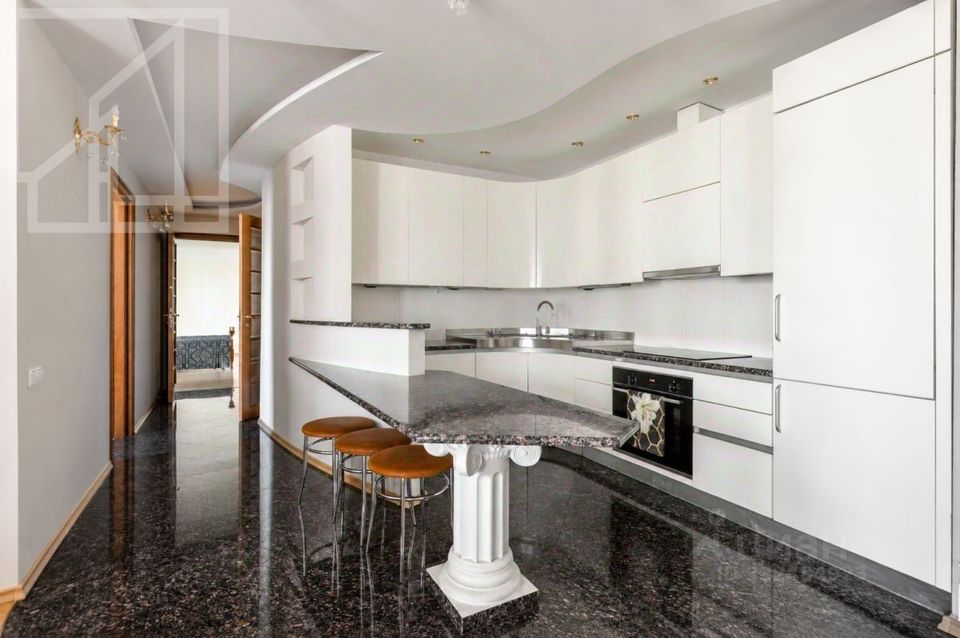 m. Barrikadnaya: Apartment, 3-rooms